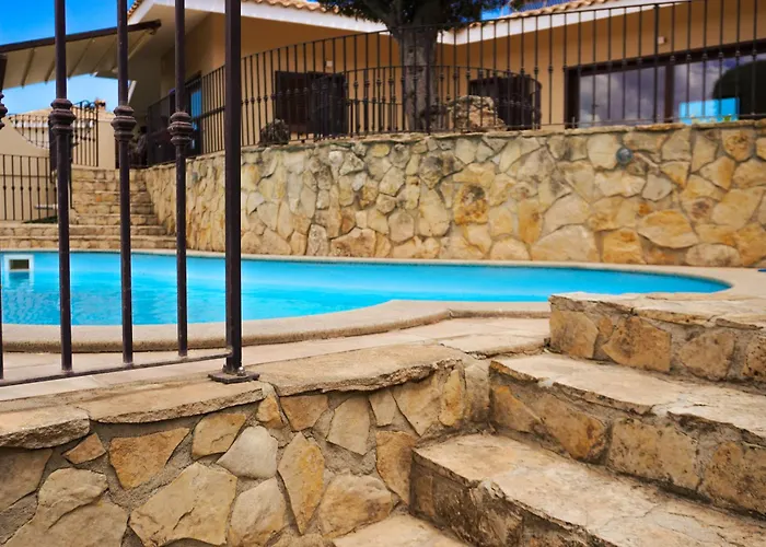 Piano Terra In Villa Con Piscina